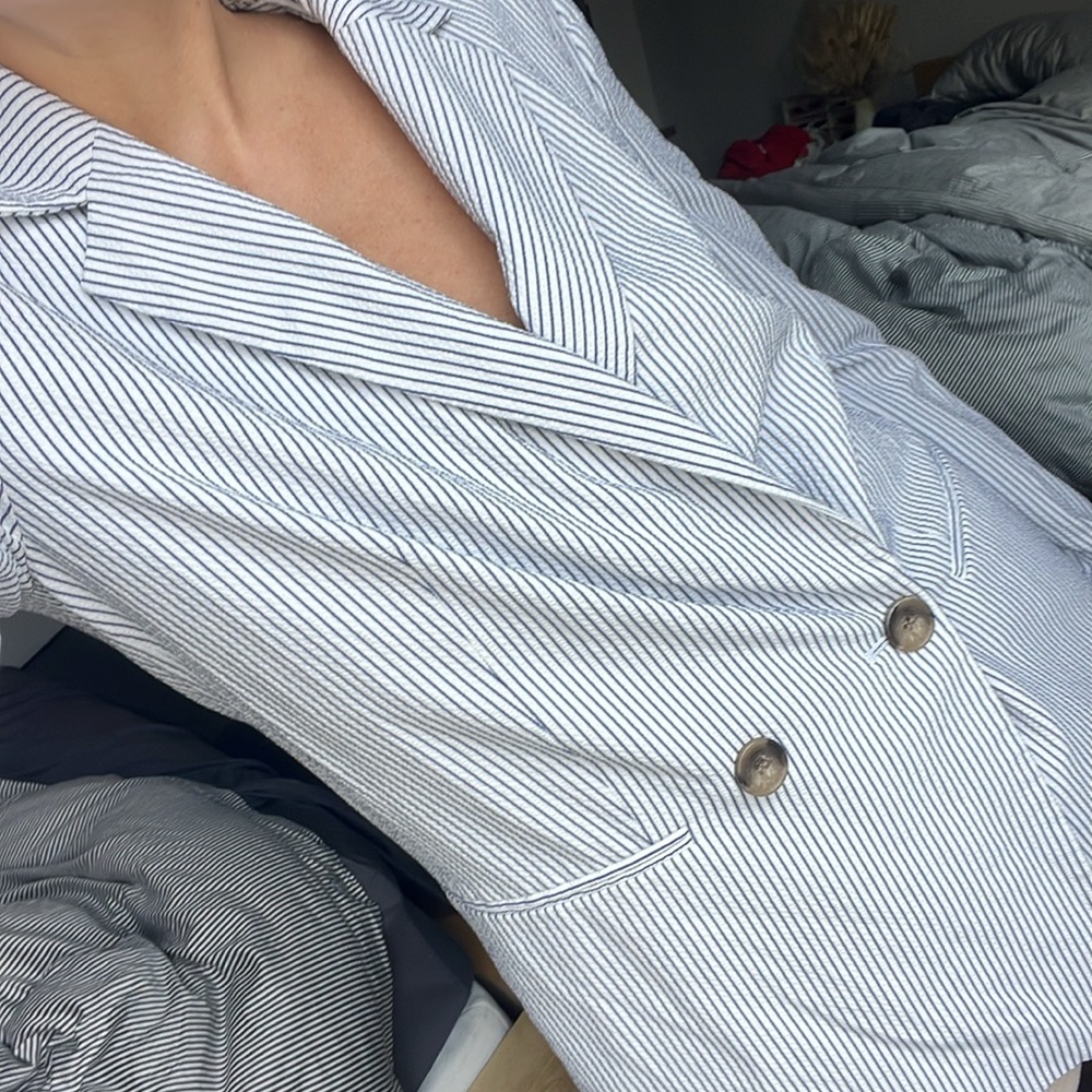Blazer - Picture 4 of 5